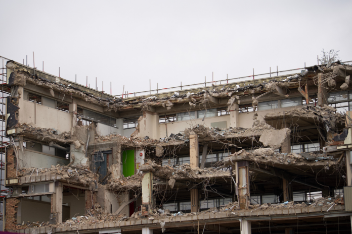 fachada_edificio_destruida